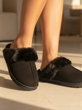 NWT Wild Diva Black Faux Fur Plush Slippers